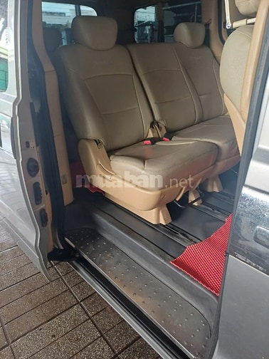 Bán xe Huynhdai Starex máy dầu màu bạc 