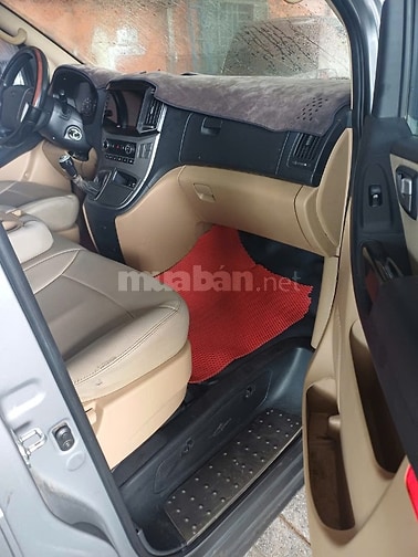 Bán xe Huynhdai Starex máy dầu màu bạc 