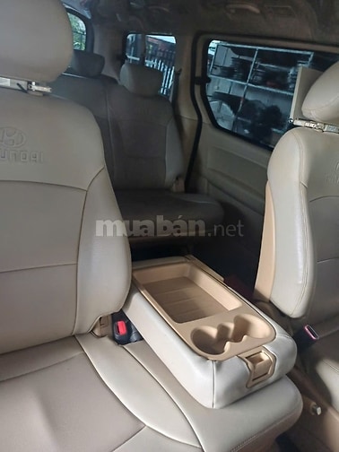 Bán xe Huynhdai Starex máy dầu màu bạc 