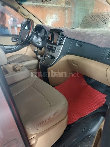 Bán xe Huynhdai Starex máy dầu màu bạc 