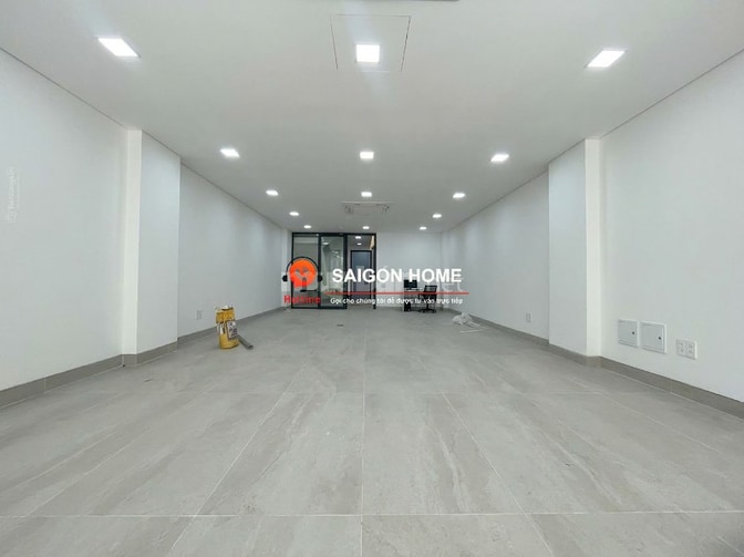 CHO THUÊ TÒA NHÀ VĂN PHÒNG  HẦM 5 TẦNG NỔI 500m2 SÀN TRỐNG SUỐT