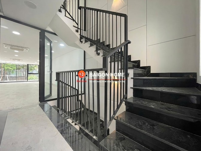 CHO THUÊ TÒA NHÀ VĂN PHÒNG  HẦM 5 TẦNG NỔI 500m2 SÀN TRỐNG SUỐT