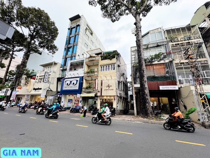 BÁN NHÀ GÓC 2 MẶT TIỀN KINH DOANH : 101 TRẦN QUANG DIỆU - P. 14 - Q. 3