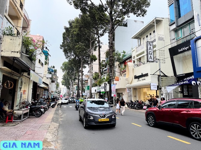 BÁN NHÀ GÓC 2 MẶT TIỀN KINH DOANH : 101 TRẦN QUANG DIỆU - P. 14 - Q. 3
