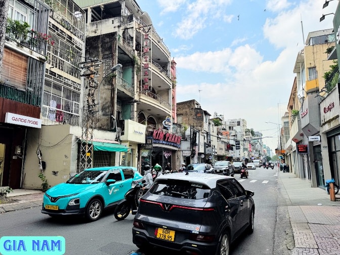 BÁN NHÀ GÓC 2 MẶT TIỀN KINH DOANH : 101 TRẦN QUANG DIỆU - P. 14 - Q. 3