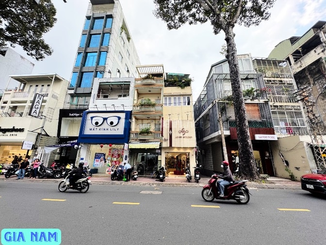 BÁN NHÀ GÓC 2 MẶT TIỀN KINH DOANH : 101 TRẦN QUANG DIỆU - P. 14 - Q. 3