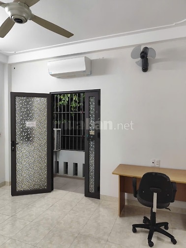 Cho thuê căn hộ tầng 2. DT: 35m2 - Phố Giáp Nhị - Hoàng Mai. HN.