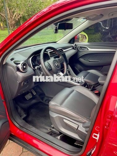 MG ZS đỏ
