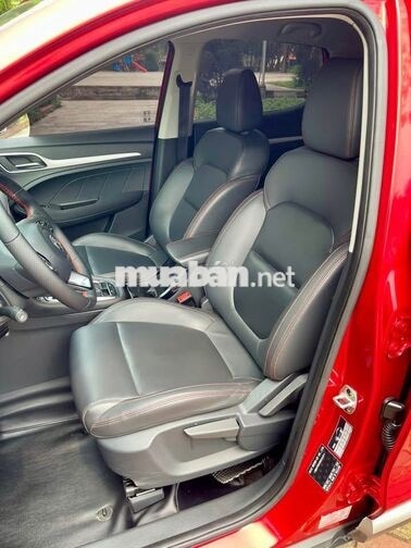 MG ZS đỏ