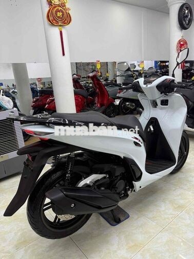 Honda SH 350i 2025 Trắng Spotify 8000 km
