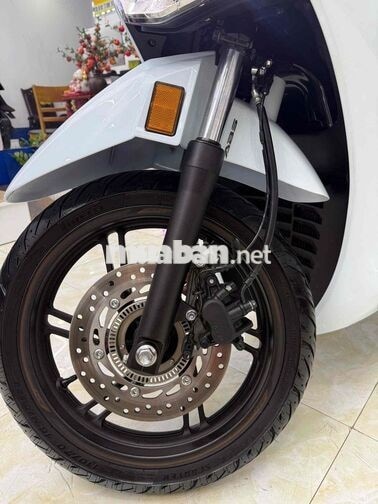 Honda SH 350i 2025 Trắng Spotify 8000 km