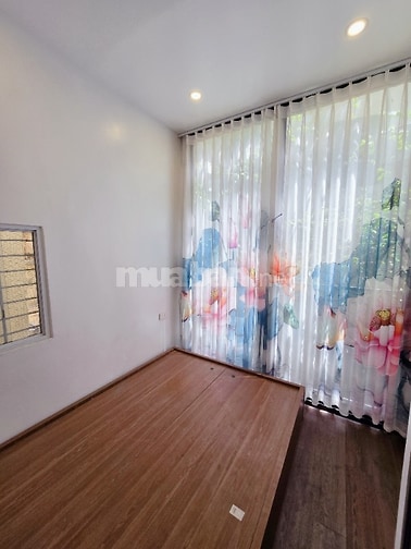 Nhà lô góc, mặt tiền thoáng, tại phố Tôn Đức Thắng, giá 2,45 tỷ
