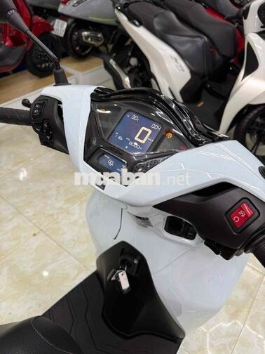 Honda SH 350i 2025 Trắng Spotify 8000 km