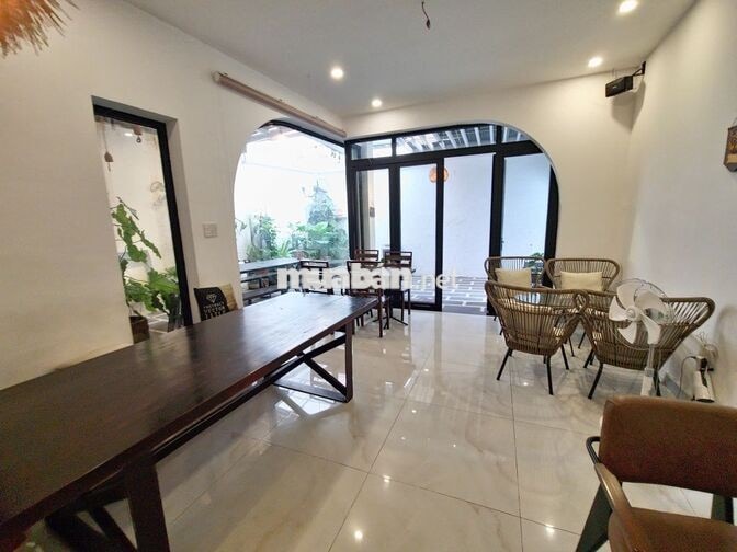 Sang quán cafe bistro có hồ Koi 180m² Bình Thạnh, có bếp, full setup