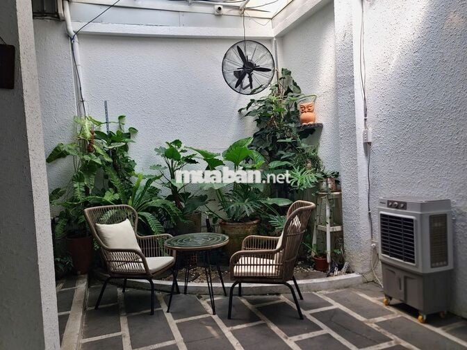 Sang quán cafe bistro có hồ Koi 180m² Bình Thạnh, có bếp, full setup