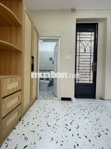 Phan Xích Long - Căn hộ dịch vụ ban công cửa sổ siêu thoáng 