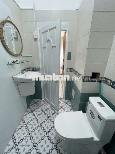 Phan Xích Long - Căn hộ dịch vụ ban công cửa sổ siêu thoáng 