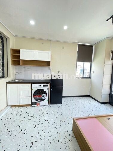 Phan Xích Long - Căn hộ dịch vụ ban công cửa sổ siêu thoáng 