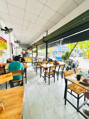 SANG QUÁN PHỞ BÒ GÓC NGÃ TƯ ĐHT3  SONG HÀNH, Q12