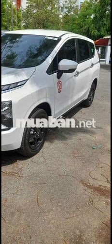 Mitsubishi Xpander 7 chỗ Trắng biển vàng