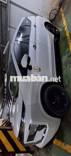 Mitsubishi Xpander 7 chỗ Trắng biển vàng