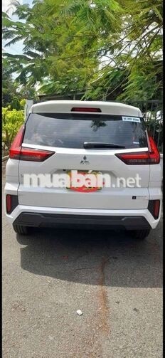 Mitsubishi Xpander 7 chỗ Trắng biển vàng