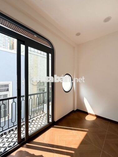 NHÀ ĐẸP Ở NGAY • LÝ THÁI TỔ, P. VƯỜN LÀI, QUẬN 10