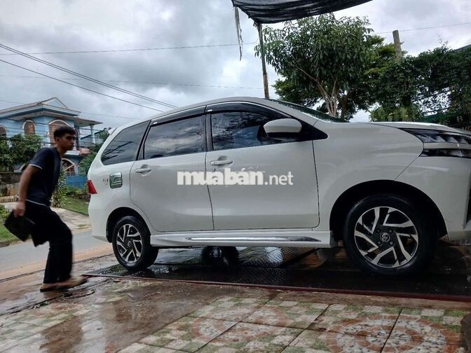 Toyota Avanza 7 chỗ số tự động màu Trắng