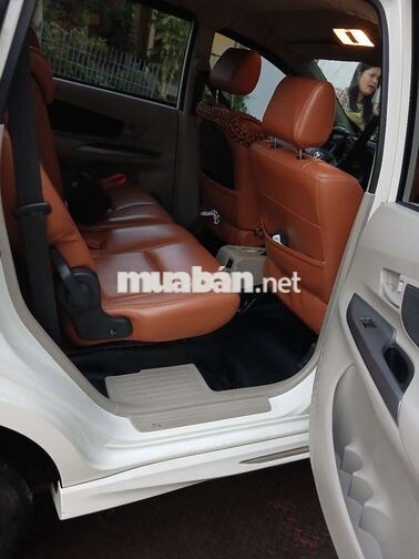 Toyota Avanza 7 chỗ số tự động màu Trắng