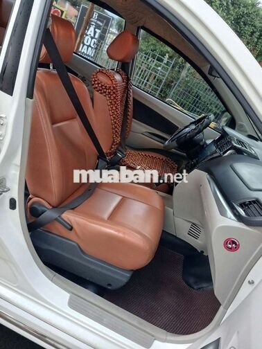 Toyota Avanza 7 chỗ số tự động màu Trắng