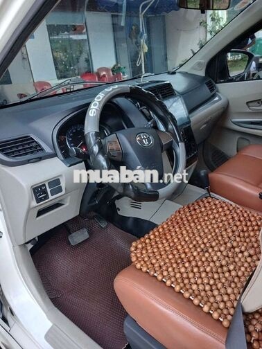 Toyota Avanza 7 chỗ số tự động màu Trắng