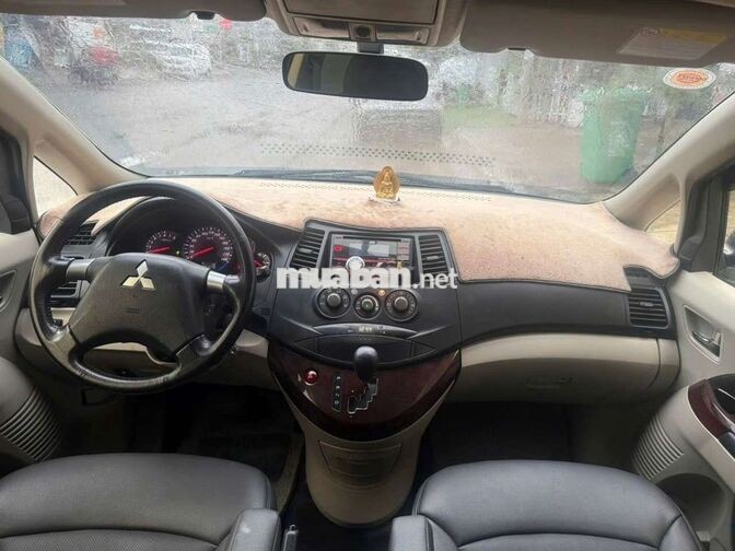 Mitsubishi Grandis 7 chỗ Tự động Đen