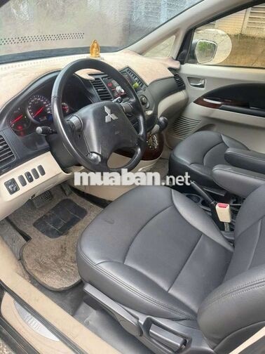 Mitsubishi Grandis 7 chỗ Tự động Đen
