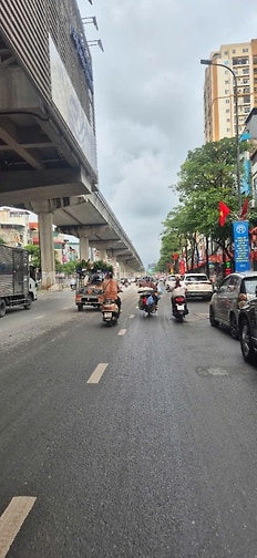 Bán nhà c4 mặt phố hồ tùng mậu . Dt. 30 m2 . Mt. 3,2 m . 2 măt đường 