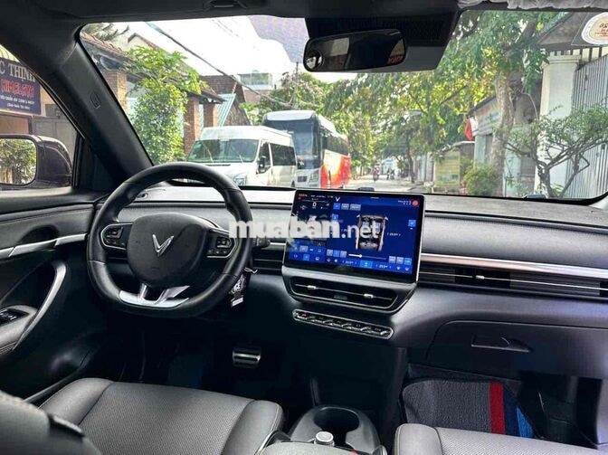 cần bán nhanh xe lướt bản full options giá tốt
