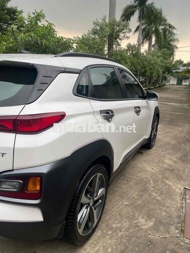 Hyundai Kona 1.6 T Tự động Trắng 9915 km