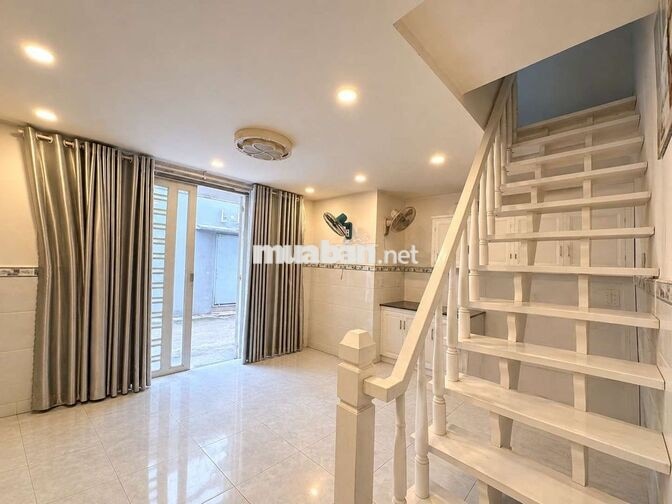Bán nhà 3 tầng 61m2 Sử Dụng Hiệp Bình đối diện Gigamall