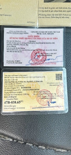 bán xe cấp cứu đang chạy co giấy phép đèn còi