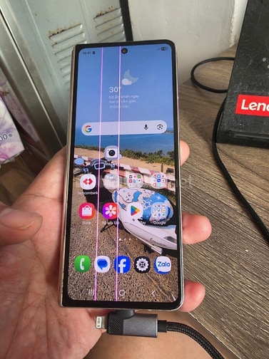 Samsung Z Fold 4 256GB màu Kem - main zin chạy DeX (màn trong hư)
