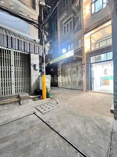 NHÀ GẤP BÁN HẺM XE HƠI TRỆT 3 LẦU