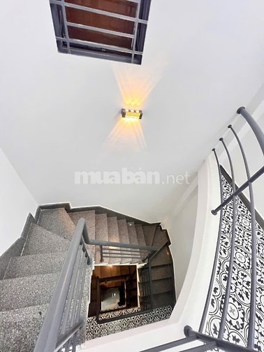 NHÀ GẤP BÁN HẺM XE HƠI TRỆT 3 LẦU