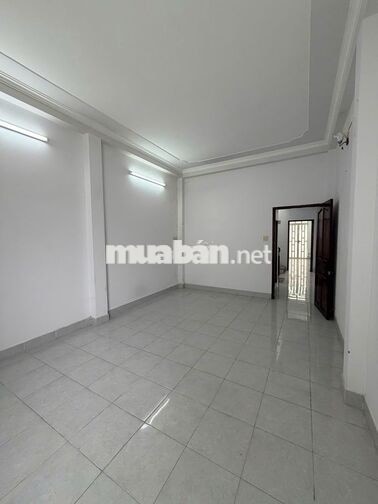 Nhà 3 lầu 4PN đường Lê Chân chỉ 11 triệu