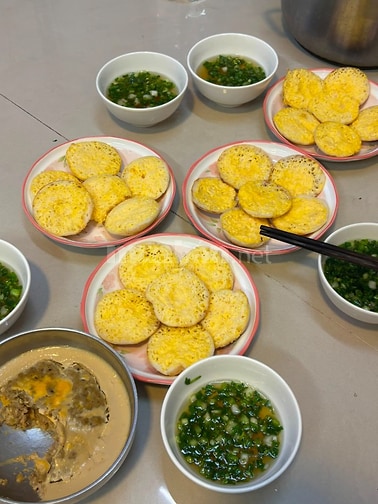 Tuyển SV phụ quán bánh căn Nha Trang 