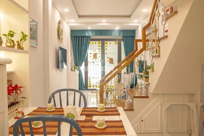 CHO THUÊ NHÀ HẼM 2,5M (0XH) N.T.M.KHAI, P. ĐA KAO, Q. 1, FULL NỘI THẤT