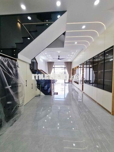 NHÀ MẶT PHỐ 109m2- 4 tầng- ngay uỷ ban quận 12. Giá nhỉnh 9tỏi