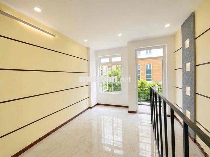 BÁN NHÀ HẼM XE HƠI TÔ HIẾN THÀNH Q10 DT 3.7 x 15 55m2 4 TẦNG  14.7 TỶ