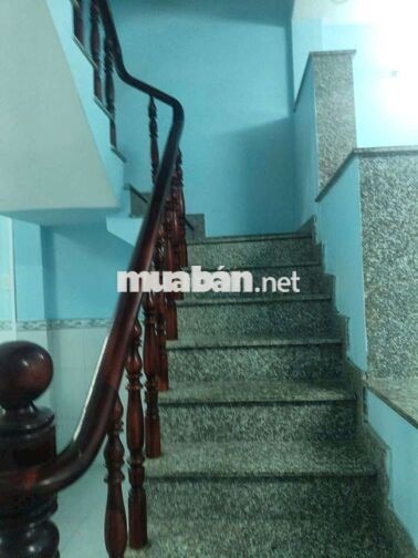 Nhà thuê 4*16 lầu suốt có 4 PN . Đường Lại Hùng Cường vlb bình  ch