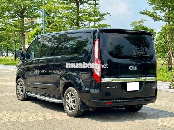 Ford Turneo Titanium 9 chỗ Tự động Việt Nam Đen