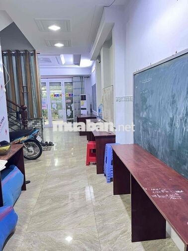 Nhà nguyên căn cho thuê 120m2 Tỉnh lộ 10 Tên Lửa mới