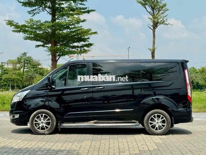 Ford Turneo Titanium 9 chỗ Tự động Việt Nam Đen